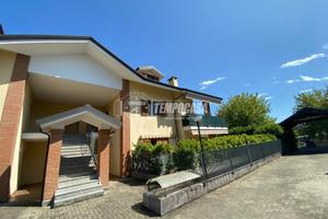 VOLPIANO QUADRILOCALE CON DUE BOX AUTO.