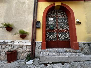 Semindipendente arredato con deposito