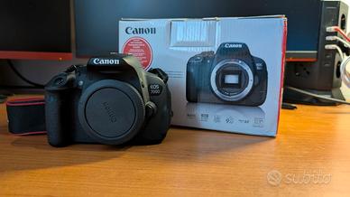 Canon EOS 700D (solo corpo) + Accessori e batterie