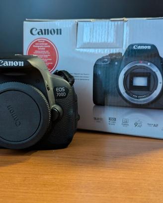 Canon EOS 700D (solo corpo) + Accessori e batterie