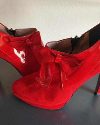 scarpe rosso intenso n.40 tacco a  spillo e fiocco