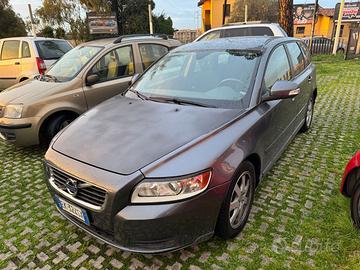 VOLVO V50 D2 anno 2011 SOLO OPERATORI DEL SETTORE