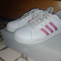 2 paia di Scarpe Adidas