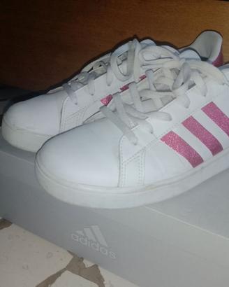 2 paia di Scarpe Adidas