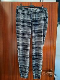 pantaloni morbidi stradivarius