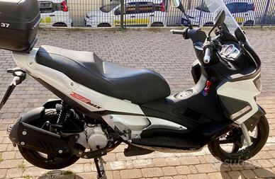 Aprilia SR Max 125