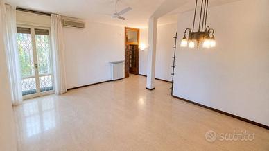 Appartamento di 142 m² con 4 locali e box auto a P