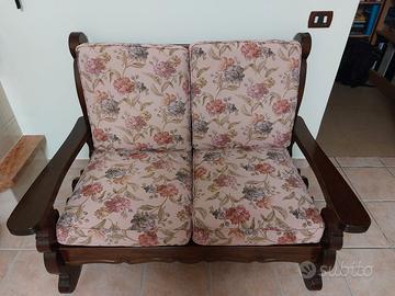 Poltrona e divano in legno massello vintage