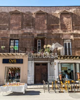 5 vani 236 mq divisibile con Terrazzo 100 mq