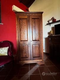 Armadio antico in legno scuro + appedino +ripiano