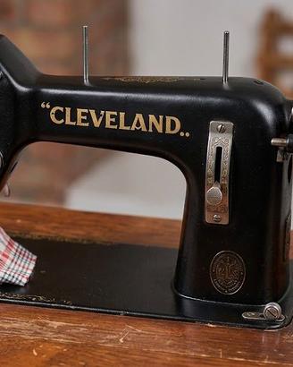 Macchina da cucire antica