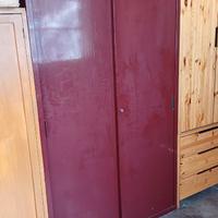 ARMADIO ROSSO IN FERRO