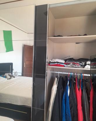 Letto, armadio, divano