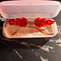 Due paia di occhiali da sole