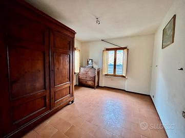 CASA SEMINDIPENDENTE A PESCIA