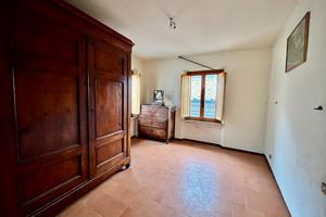 CASA SEMINDIPENDENTE A PESCIA