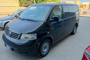 VW Multivan con allestimento per disabili