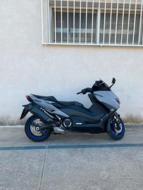 Tmax 560 Icon Grey 2020