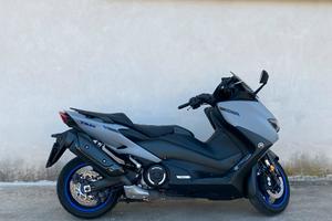 Tmax 560 Icon Grey 2020