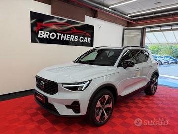 VOLVO XC40 B3 automatico PLUS DARK
