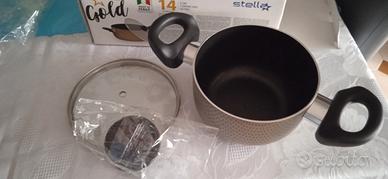 Due pentole con coperchio in vetro