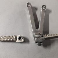 Supporto posteriore sx pedana dx YAMAHA R1 2001