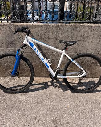 bicicletta MTB semiprofessionale - anno 2025