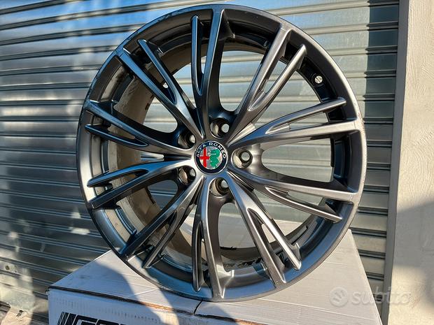 Cerchi alfa romeo 18 disp. Gomme 18 inv. Stelvio