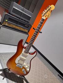 RARA FENDER STRATO SELECT CORONA  2014
