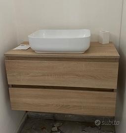 Nuovo mobile bagno con lavabo specchio e luce