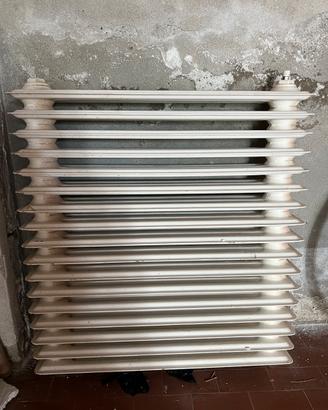 Termosifone in ghisa vintage