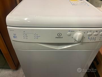 Lavastoviglie Indesit DSG263