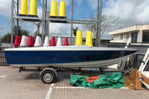 Scafo da restaurare con carrello