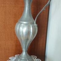 Vaso/brocca vintage in peltro martellato