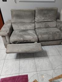 Divano con poggia piedi, grigio sfoderabile misura