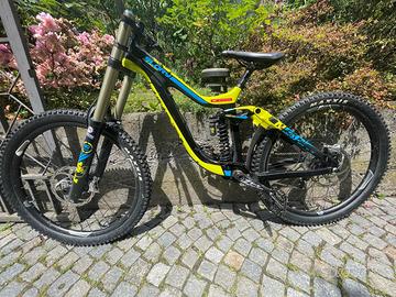 MTB DH full carbon