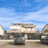 LUMINOSO E AMPIO MONOLOCALE AL PRIMO PIANO CON POS