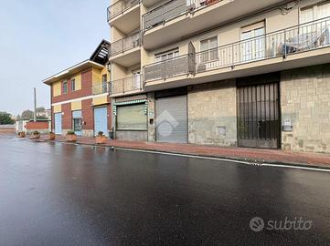 NEGOZIO A CASELLE TORINESE