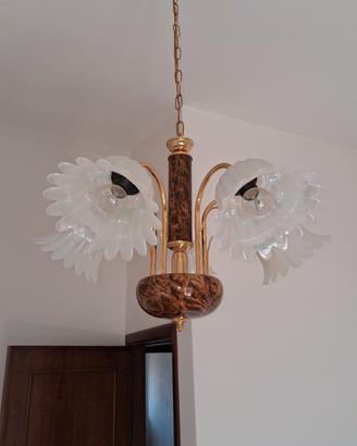 Lampadario vintage classico con paralumi a fiore –