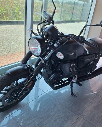 Moto Guzzi V7 III Stone 750cc anno 03/2018 Km 9000
