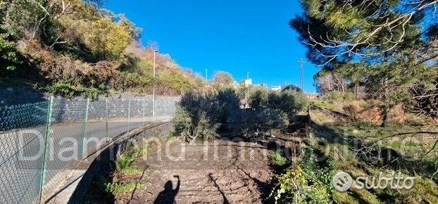 Terreno 1.600 mq con fabbricato a presa - Altro