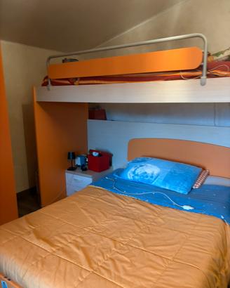 Cameretta completa con letto a soppalco