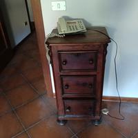 mobiletto in legno 