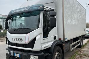 Iveco - veicolo commerciale con certificazioni