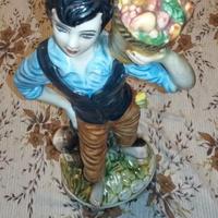 Contadino con vestiti d'epoca, porcellana Capodimo