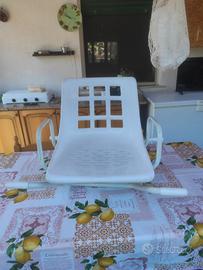 sedia girevole per vasca