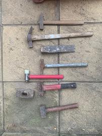 Martelli e accette e scalpelli vari