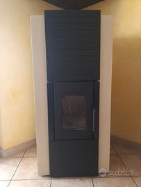 Stufa a pellet più 47 sacchi di pellet