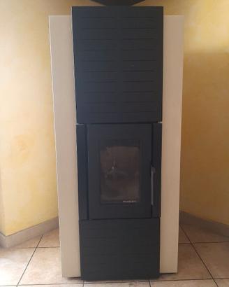 Stufa a pellet più 47 sacchi di pellet