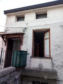 Monolocale su 2piani adiacente al centro del paese